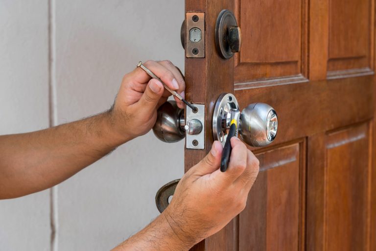 The Added benefits of Working with an Emergency Locksmith