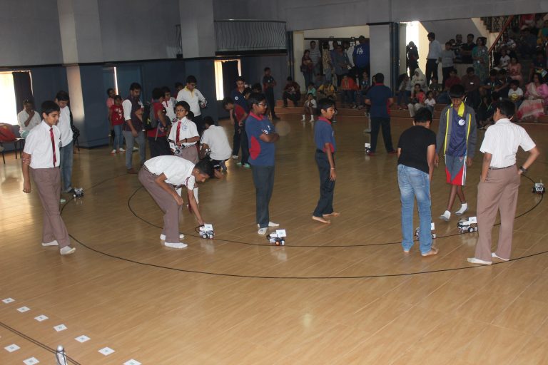 Vidyashilp Academy in collaboration with National Institute of Advanced Studies and Robo- G organized the INDIAN ROBO PARADE 2018