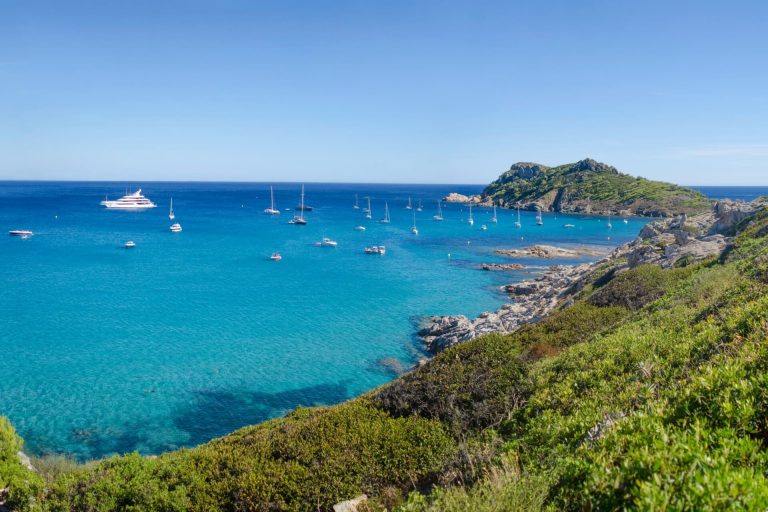 What to expect from a day yacht charter on the French Riviera?