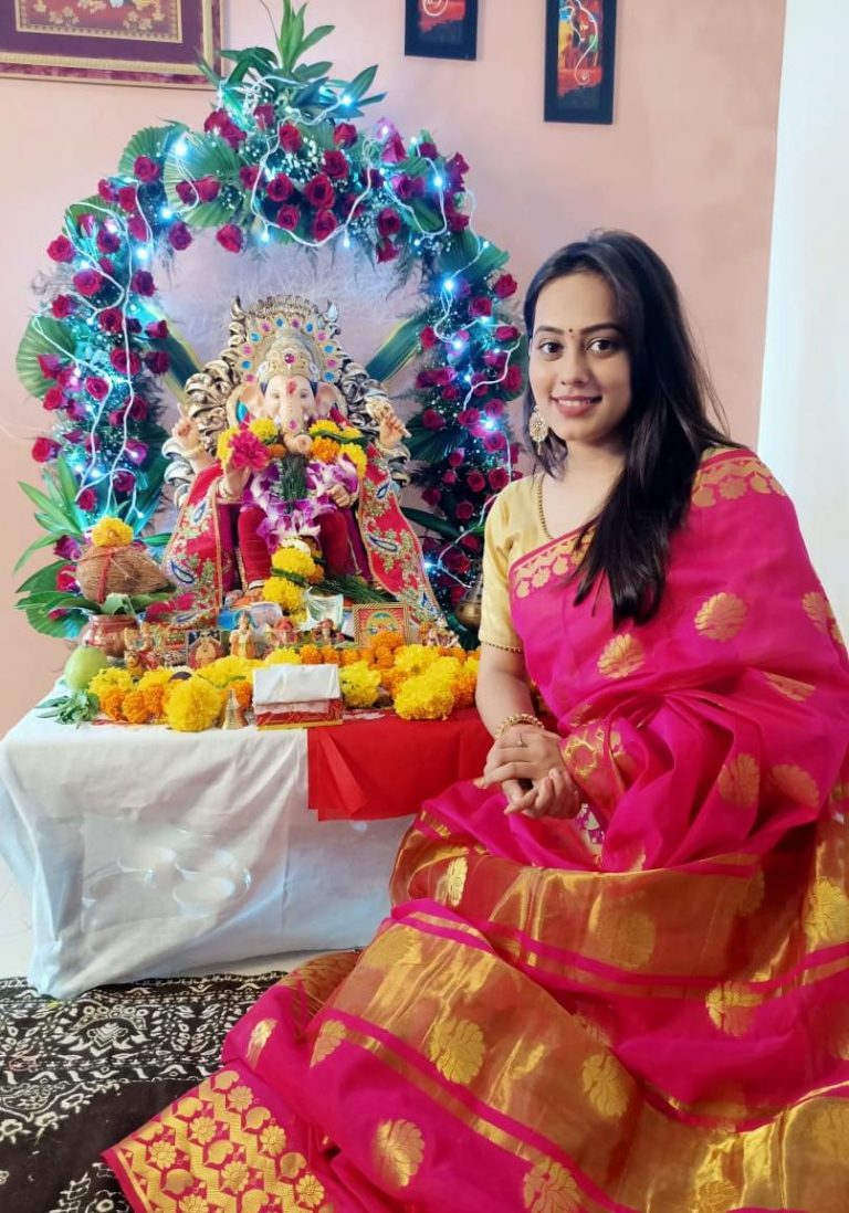 Krutika Desai seeks Bappa’s Blessings