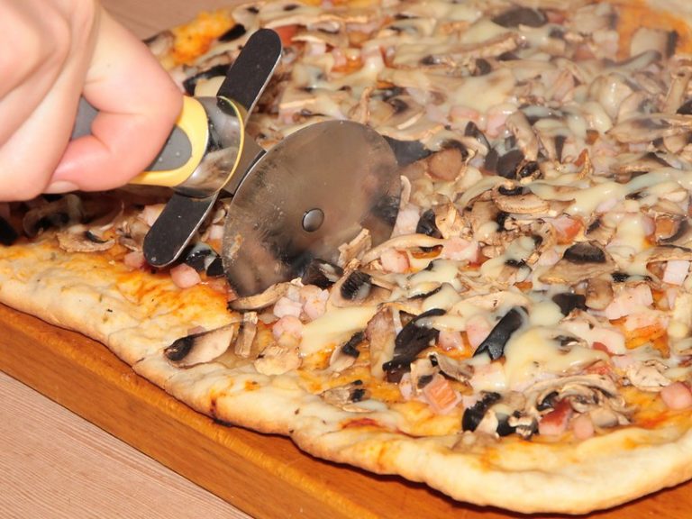 Options of Pizza Cutting – Better way of Slicing