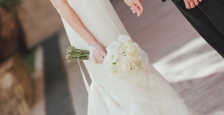 The Ideal Photographer Adds Dramatic Charisma to Wedding Shots